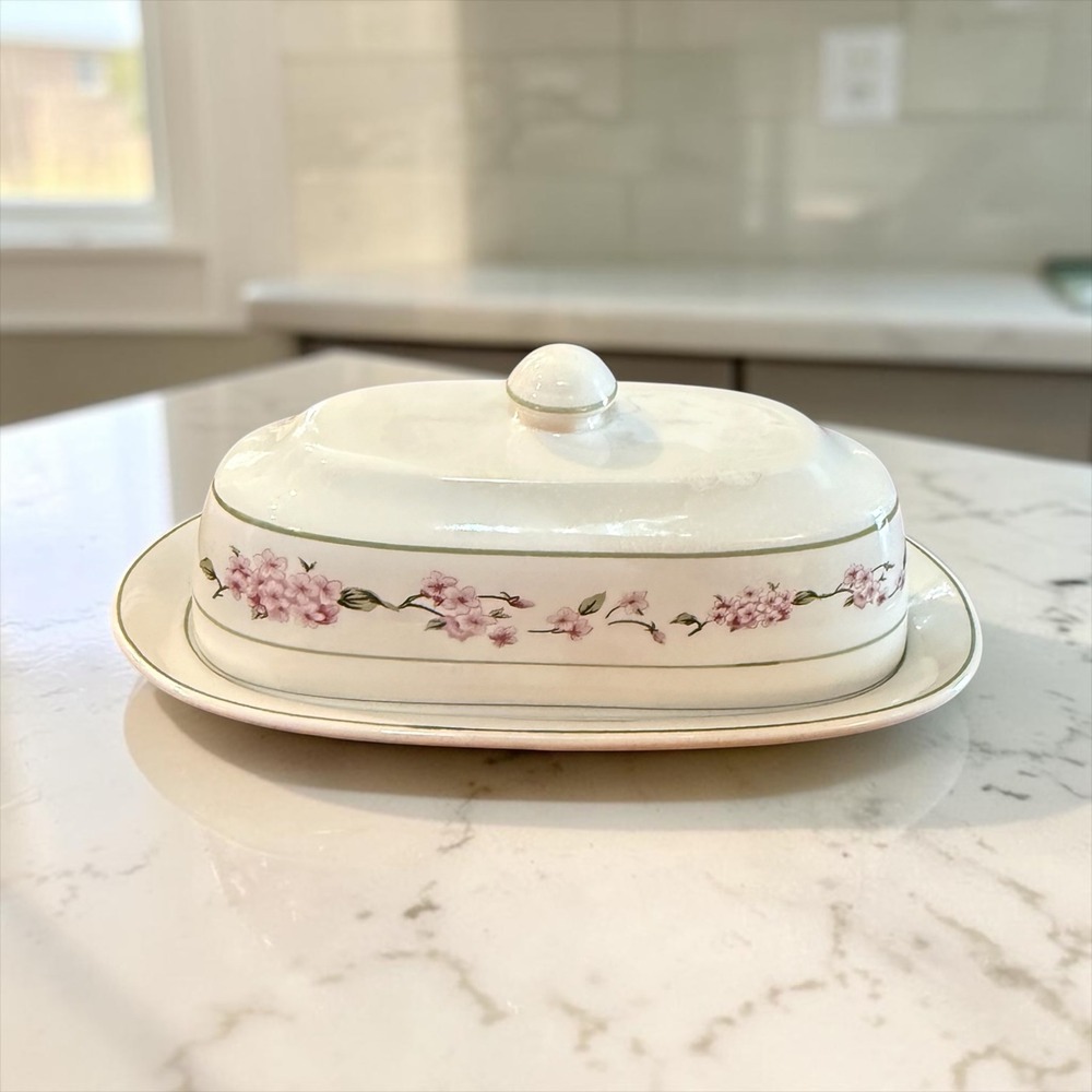 Martha Stewart Everyday HYDRANGEA Covered Butter Dish 2pc Set - Read/Chipped